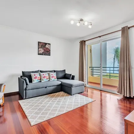 Cozy Seaside Near And Airport