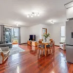 Cozy Seaside Near And Airport Apartmán