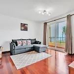 Cozy Seaside Near And Airport