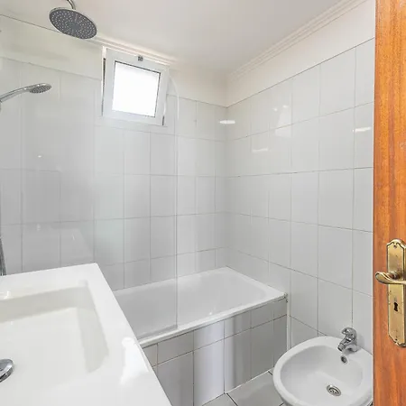 Cozy Seaside Ocean Views And Near Apartment Canico (Madeira)