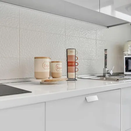 Cozy Seaside Near And Airport 카니코