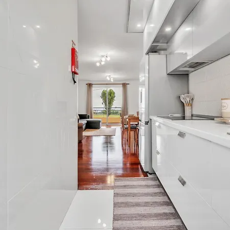 Cozy Seaside Near And Airport 카니코