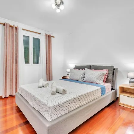 Cozy Seaside Near And Airport 아파트