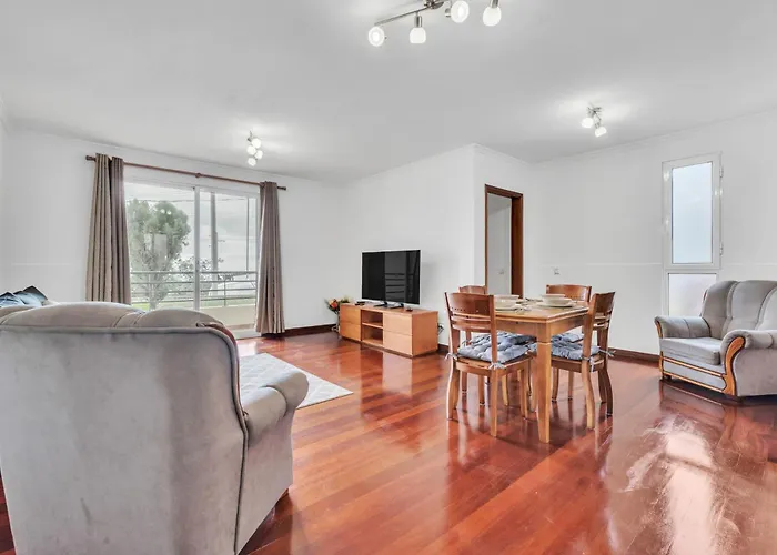 Cozy Seaside Near And Airport