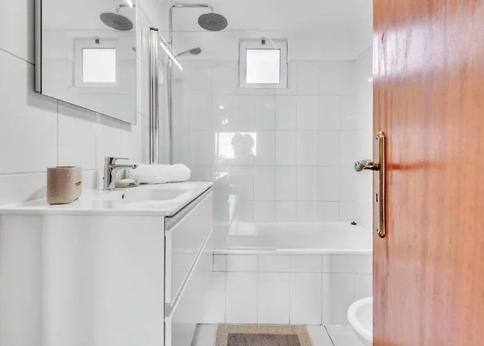 Cozy Seaside Near And Airport Daire