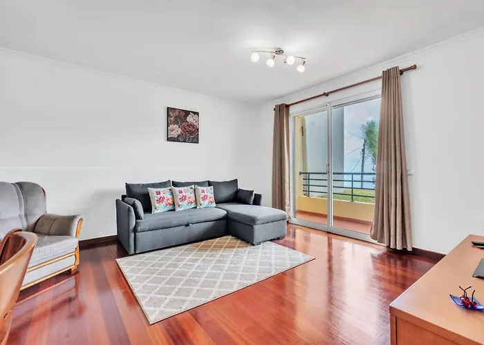 Cozy Seaside Near And Airport